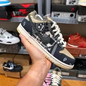 Nike Men's dunk black and Tan Cactus Jack Sneakers
